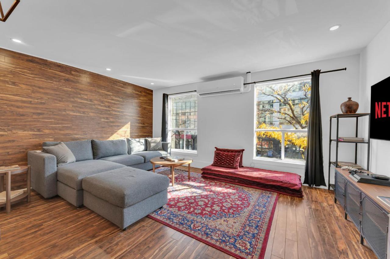 Amazing Fully Renovated Apartment On Queen St. Торонто Экстерьер фото