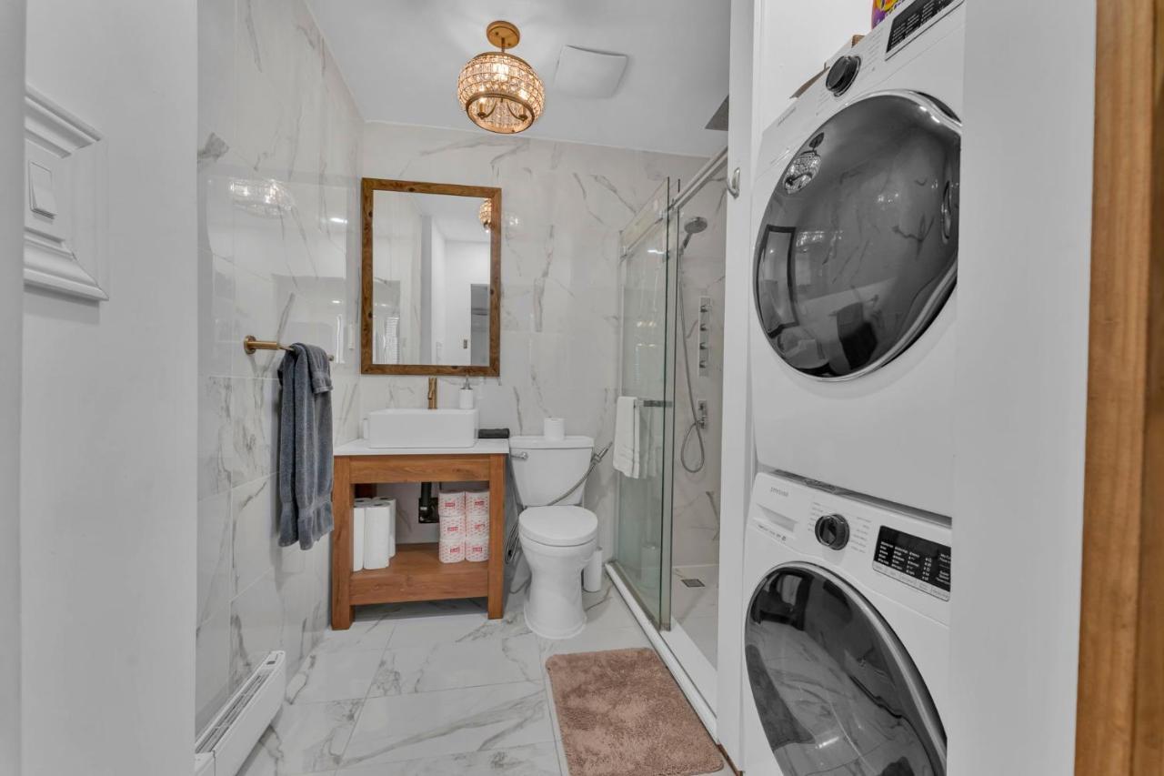 Amazing Fully Renovated Apartment On Queen St. Торонто Экстерьер фото
