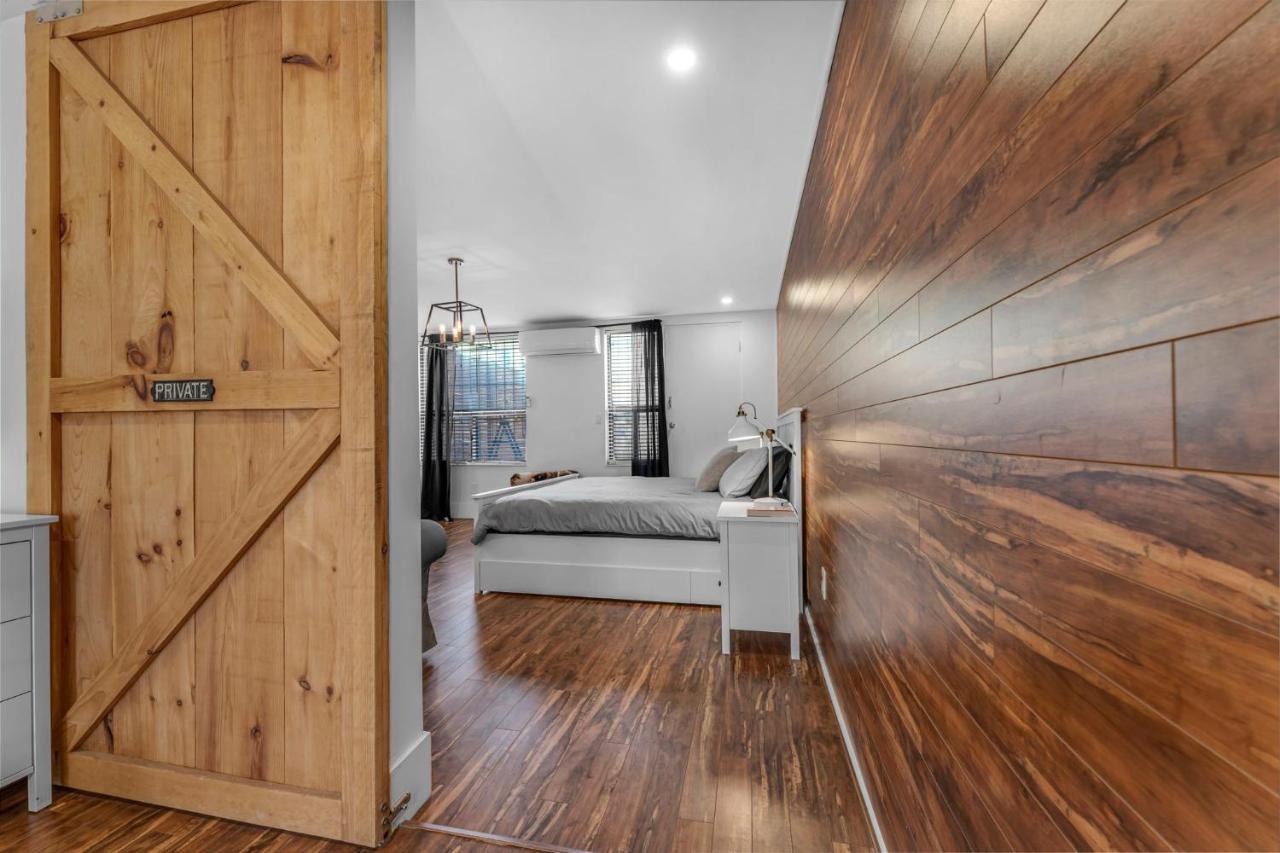 Amazing Fully Renovated Apartment On Queen St. Торонто Экстерьер фото